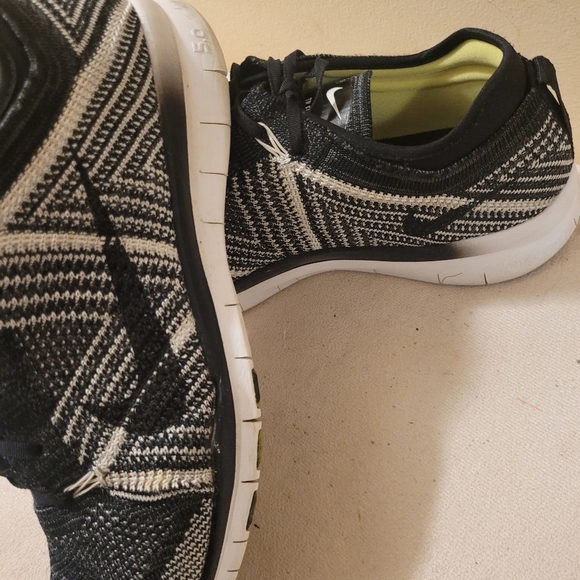 Nike Free TR Flyknit Black Gray & White Size US 10 UK 7.5 EUR42 Women's Sneaker - Picture 11 of 15